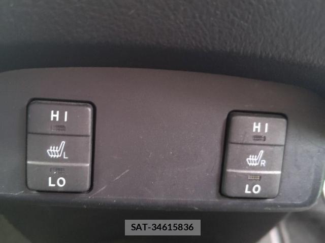 Toyota SIENTA 2017-09 6678069-16