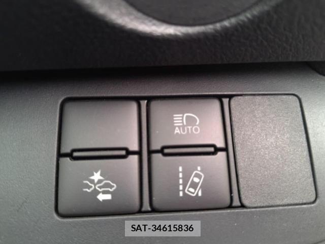 Toyota SIENTA 2017-09 6678069-19