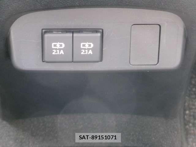 Toyota SIENTA 2018-09 6678064-15