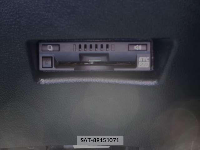 Toyota SIENTA 2018-09 6678064-16