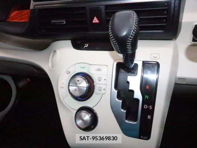 Toyota SIENTA 2015-12 6682868-17