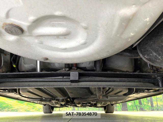 Toyota SIENTA 2015-10 6717273-18