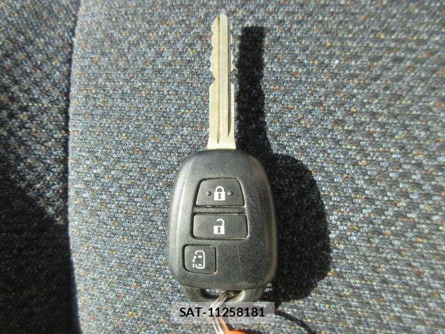 Toyota SIENTA 2015-09 6753292-25