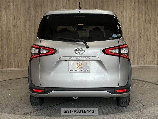 Toyota SIENTA 2018-02 6817232-18