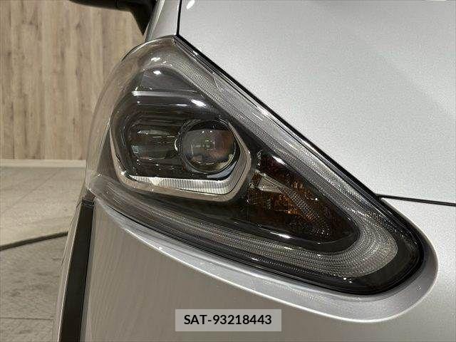 Toyota SIENTA 2018-02 6817232-24