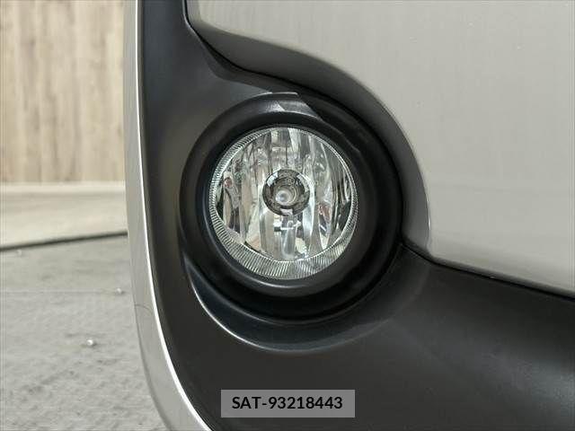 Toyota SIENTA 2018-02 6817232-26