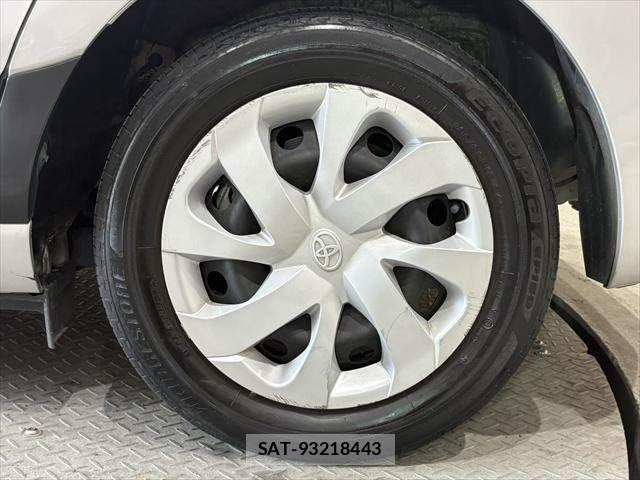 Toyota SIENTA 2018-02 6817232-28