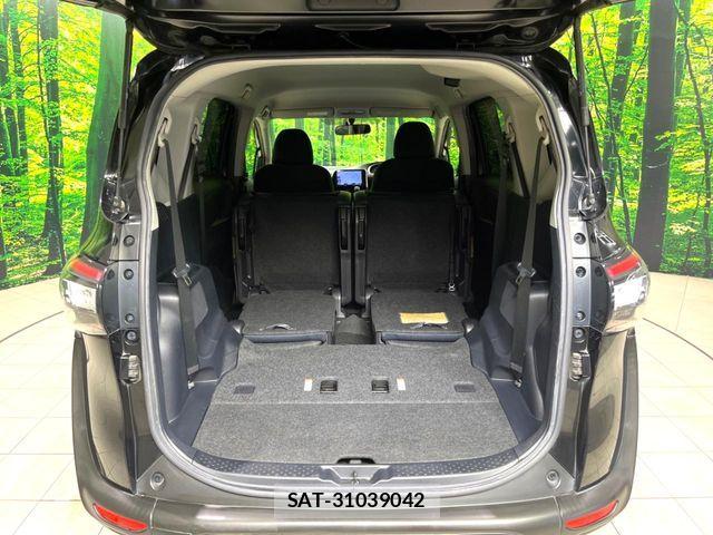 Toyota SIENTA 2017-09 6817247-10