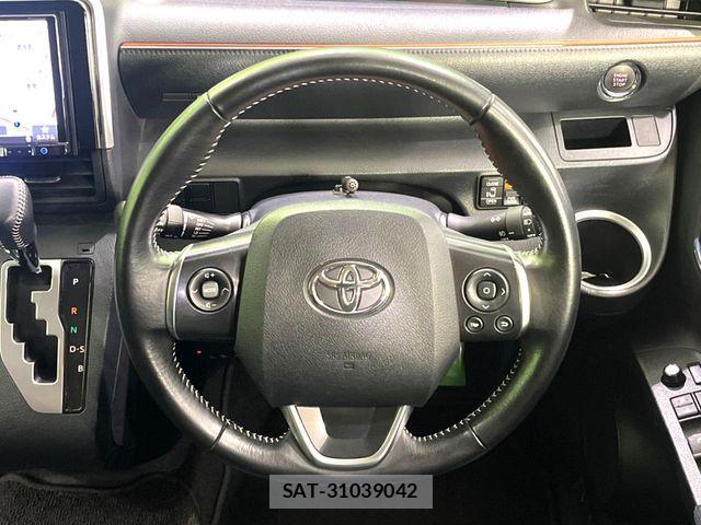 Toyota SIENTA 2017-09 6817247-11