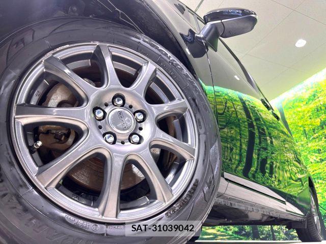 Toyota SIENTA 2017-09 6817247-13