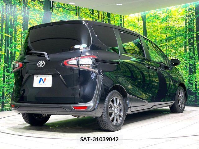 Toyota SIENTA 2017-09 6817247-17