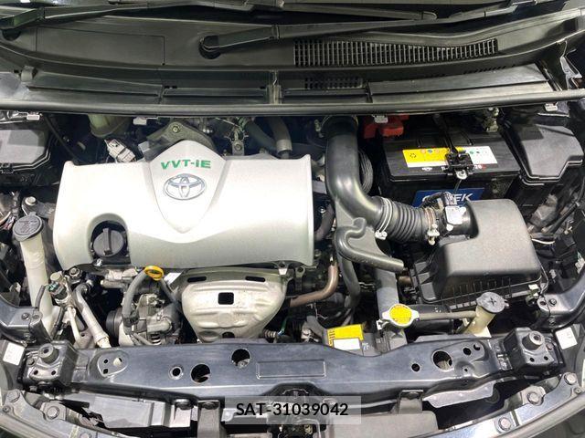 Toyota SIENTA 2017-09 6817247-18