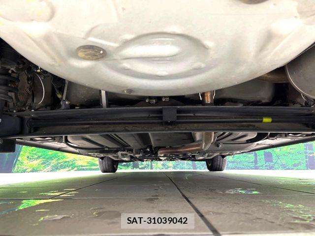 Toyota SIENTA 2017-09 6817247-19