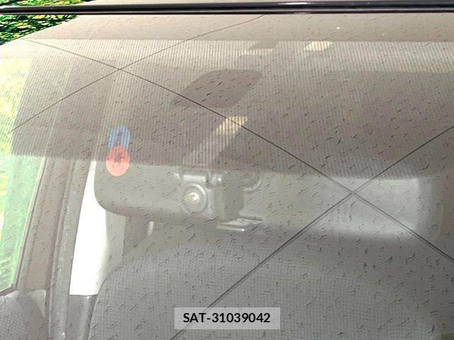 Toyota SIENTA 2017-09 6817247-5