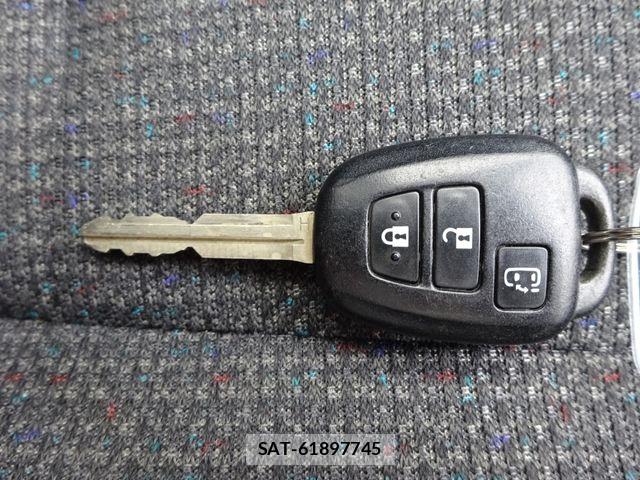 Toyota SIENTA 2019-12 6817235-17