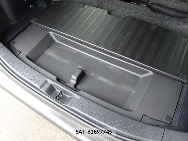 Toyota SIENTA 2019-12 6817235-25
