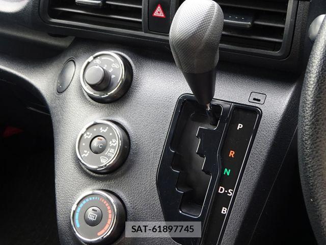 Toyota SIENTA 2019-12 6817235-7