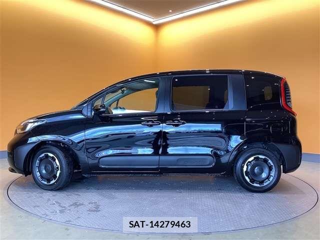 Toyota SIENTA 2025-02 6912617-11