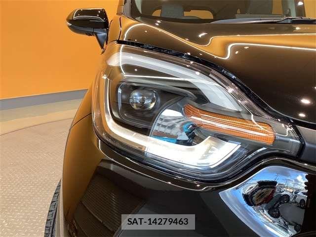 Toyota SIENTA 2025-02 6912617-18