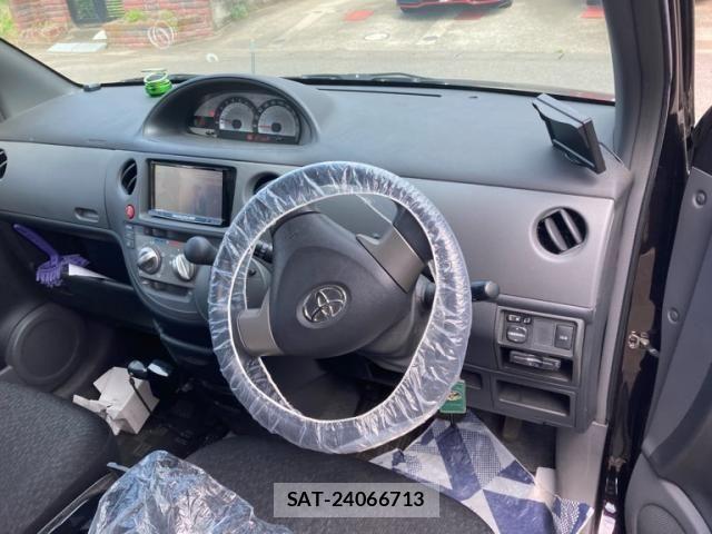 Toyota SIENTA 2014-09 6912676-10