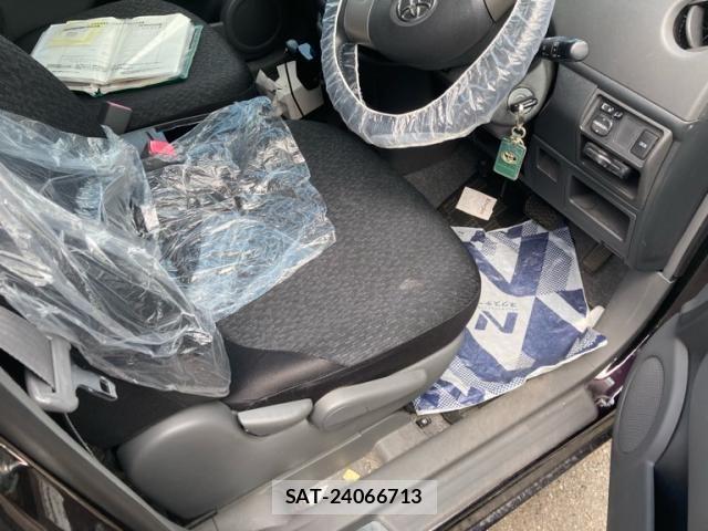 Toyota SIENTA 2014-09 6912676-11