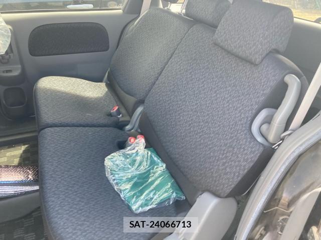 Toyota SIENTA 2014-09 6912676-13