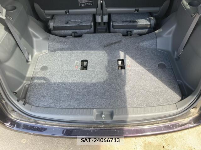 Toyota SIENTA 2014-09 6912676-16