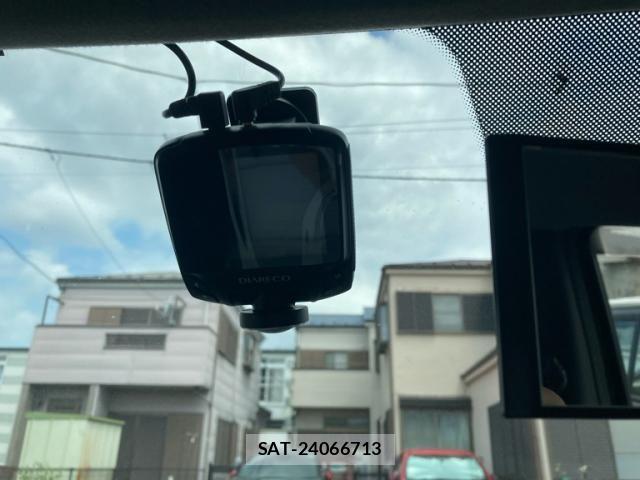 Toyota SIENTA 2014-09 6912676-17