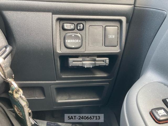 Toyota SIENTA 2014-09 6912676-19