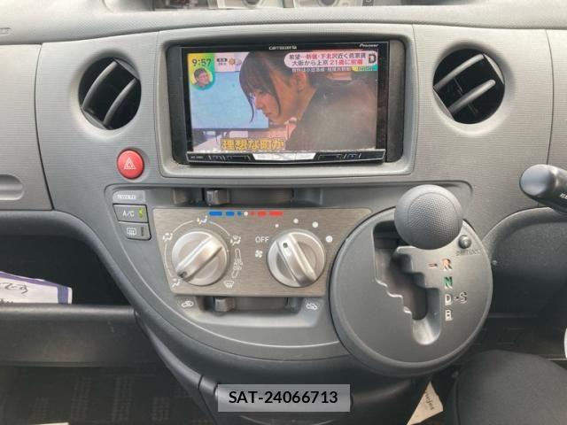 Toyota SIENTA 2014-09 6912676-20