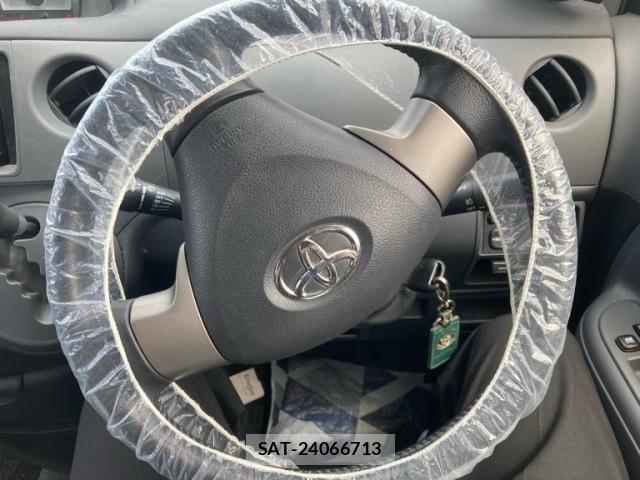 Toyota SIENTA 2014-09 6912676-22