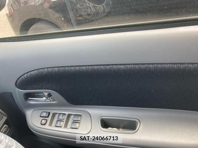 Toyota SIENTA 2014-09 6912676-23
