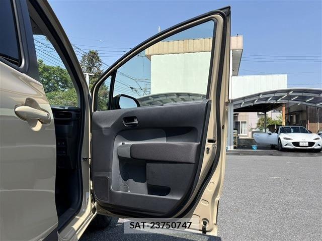Toyota SIENTA 2025-01 6912628-24