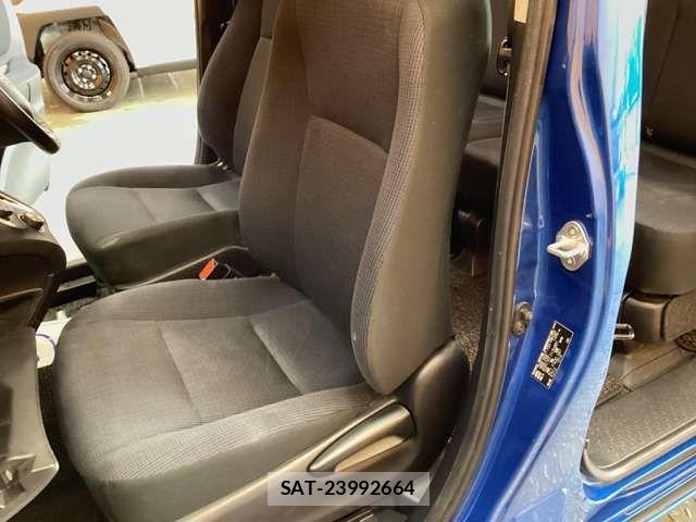 Toyota SIENTA 2017-11 6912656-16