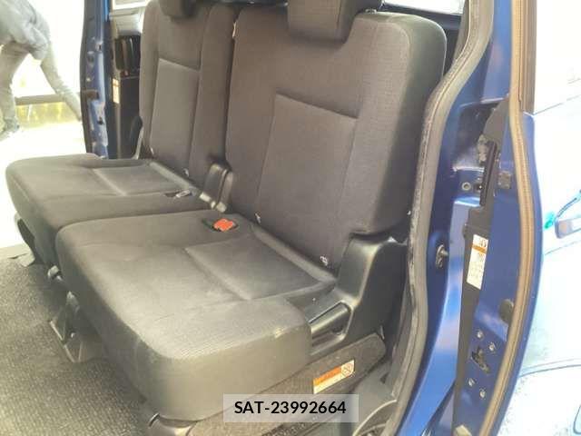 Toyota SIENTA 2017-11 6912656-17
