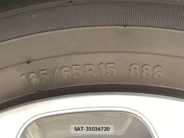 Toyota SIENTA 2025-02 6912615-16