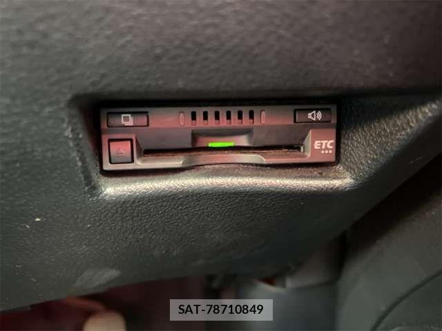 Toyota SIENTA 2017-10 6919726-6