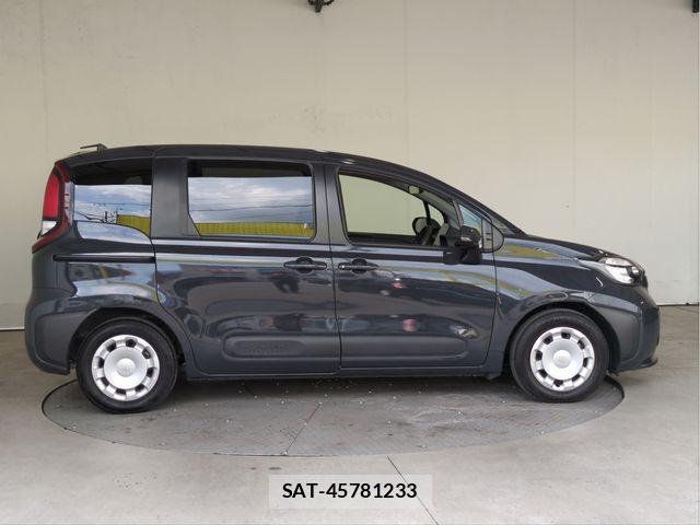 Toyota SIENTA 2023-04 6912631-17