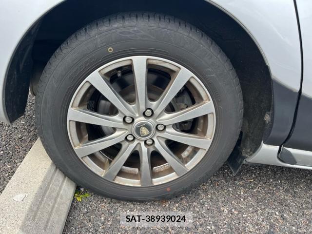 Toyota SIENTA 2016-11 6912665-5