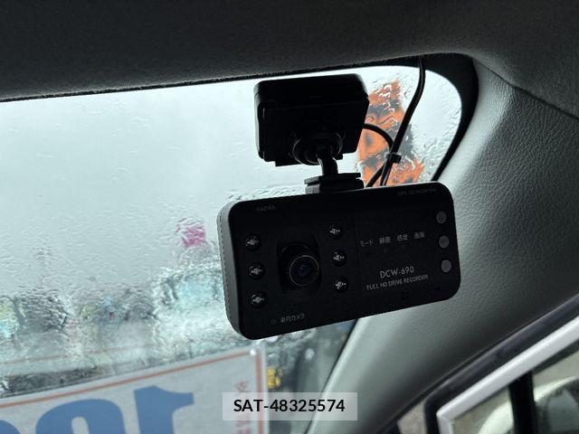 Toyota SIENTA 2021-01 6912634-23