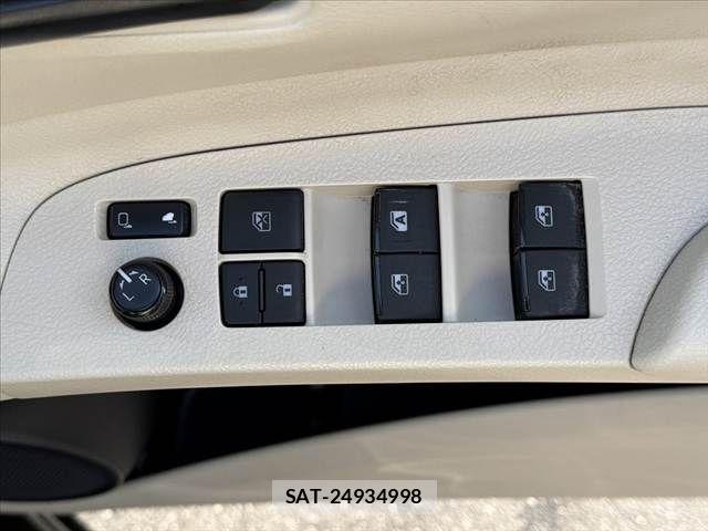 Toyota SIENTA 2016-03 6998243-21