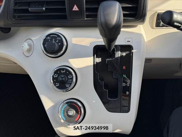 Toyota SIENTA 2016-03 6998243-22