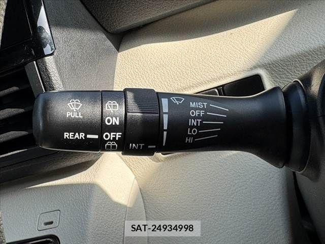 Toyota SIENTA 2016-03 6998243-25