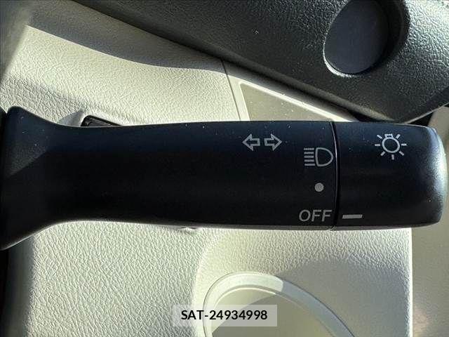 Toyota SIENTA 2016-03 6998243-26