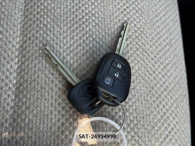 Toyota SIENTA 2016-03 6998243-6