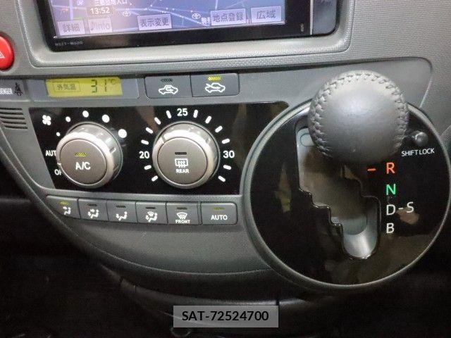 Toyota SIENTA 2013-11 6998272-17