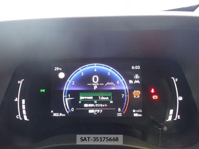 Toyota SIENTA 2022-10 7021583-11