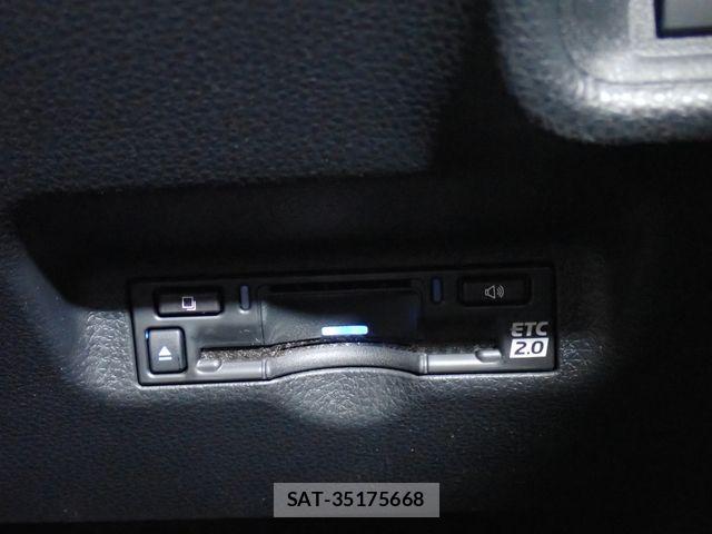 Toyota SIENTA 2022-10 7021583-16