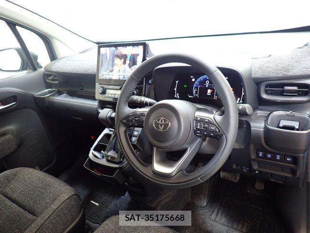Toyota SIENTA 2022-10 7021583-1