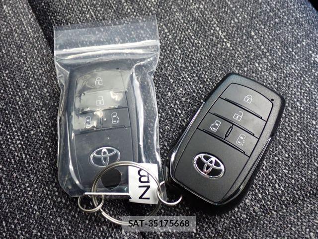 Toyota SIENTA 2022-10 7021583-28